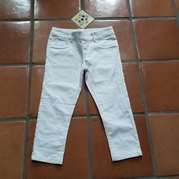 SUKO Mid Rise Pull On Stretch White Denim Capris - Picture 10 of 10